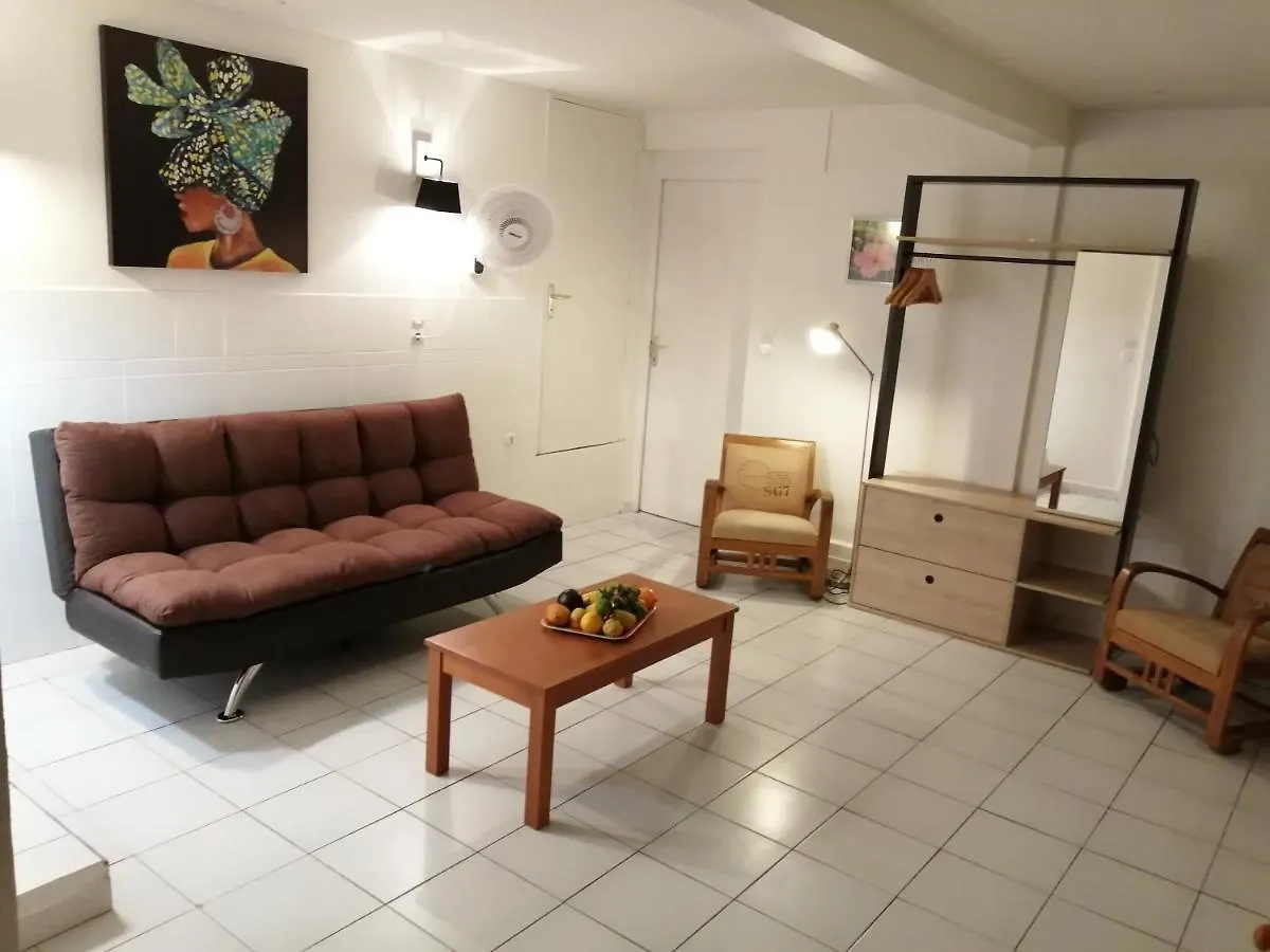 Rose Phoenix Rez-De-Jardin Piscine Et Vue Mer Les Anses-d'Arlets