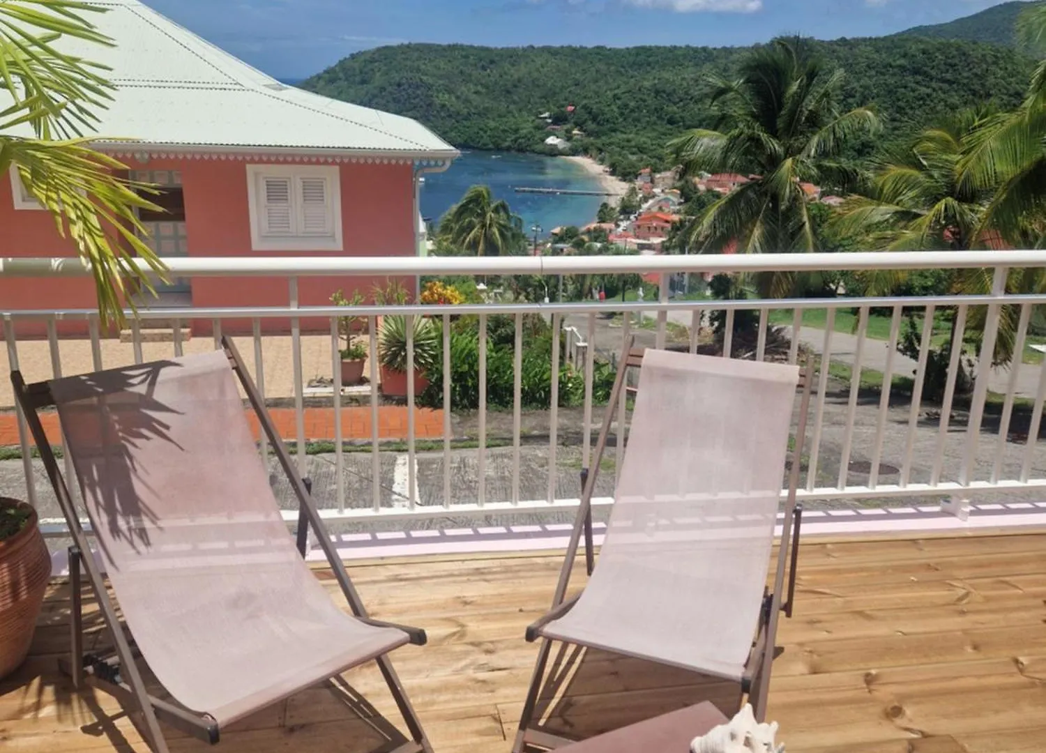 Rose Phoenix Rez-De-Jardin Piscine Et Vue Mer contacts
